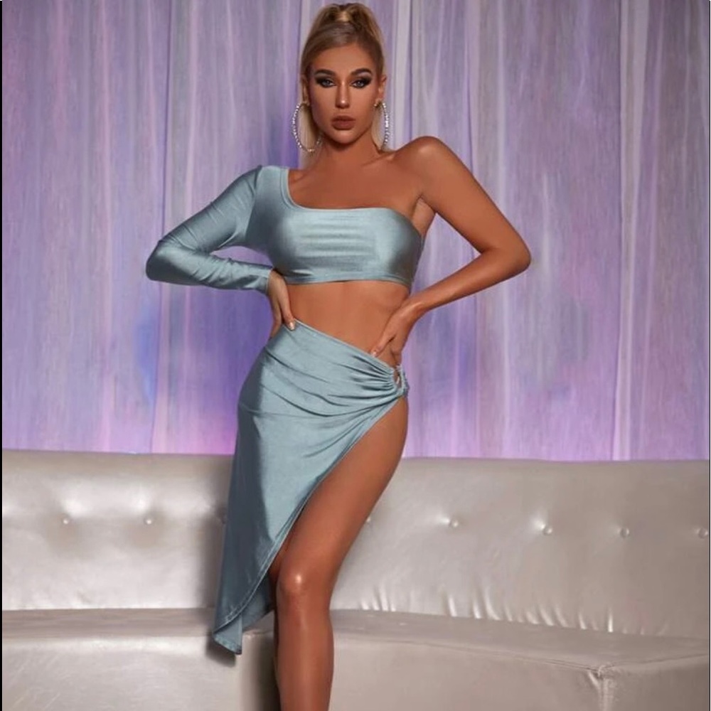 2-piece asymmetric outfit